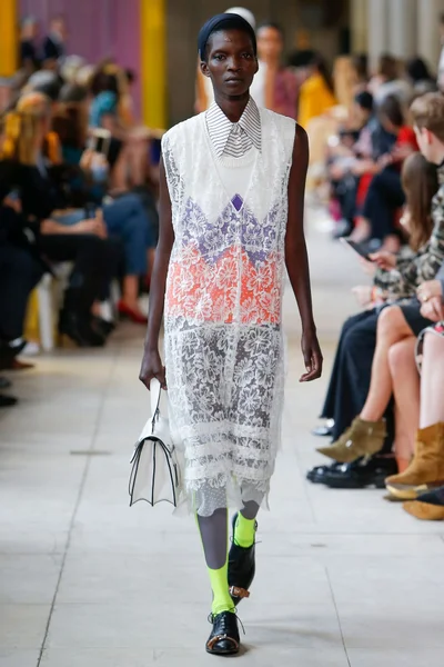 Look 9